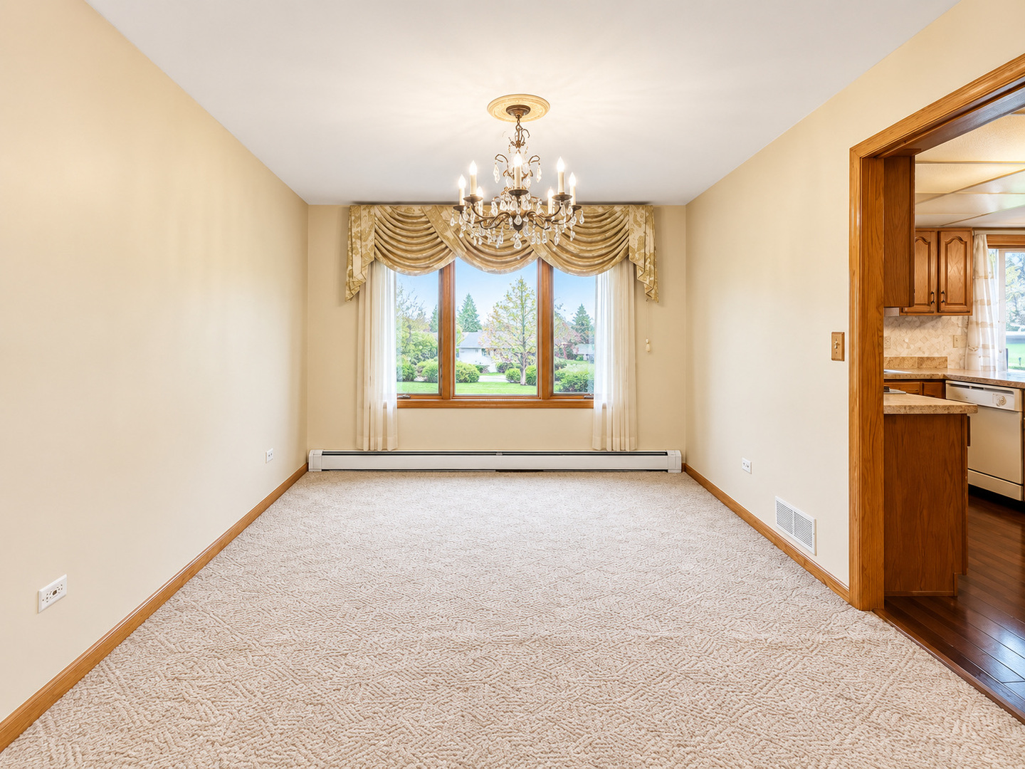 1428 Roslyn Road Schaumburg, IL 60193 - Photo 19 of 56 Gallery Image 19