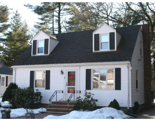 8 Oakland Road Wakefield, MA 01880 - Photo 1 of 10 Gallery Image 1