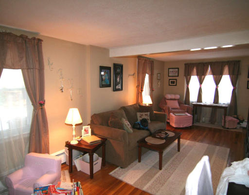 8 Oakland Road Wakefield, MA 01880 - Photo 2 of 10 Gallery Image 2