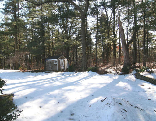 8 Oakland Road Wakefield, MA 01880 - Photo 9 of 10 Gallery Image 9