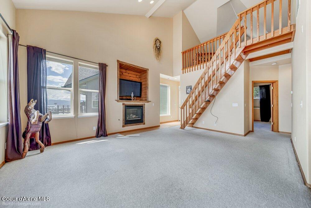 46700 Highway 200, Unit 103 Hope, ID 83836 - Photo 8 of 37 Living Room