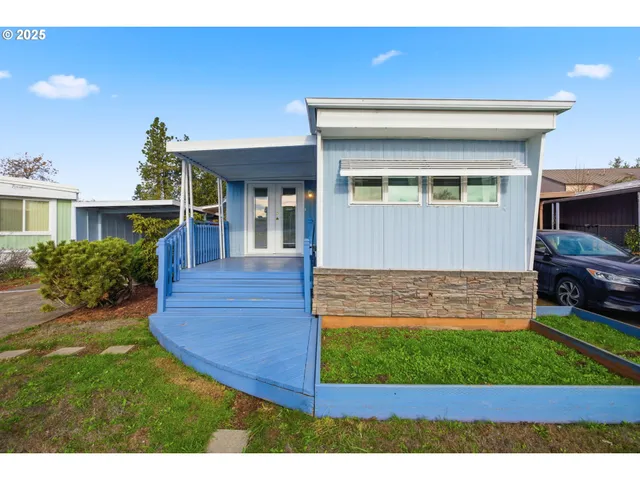 a view of front of house with a yard