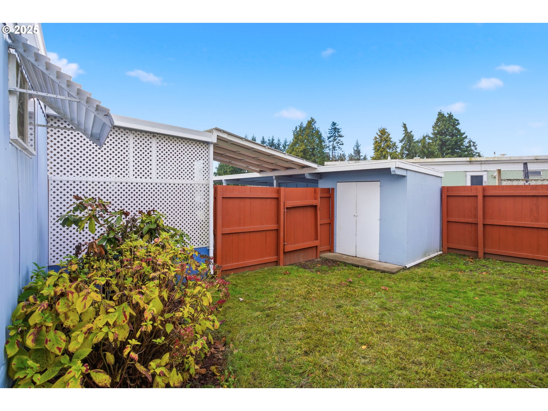 2150 Laura Street, Unit 83 Springfield, OR 97477 - Photo 27 of 40 a view of a backyard with a garden