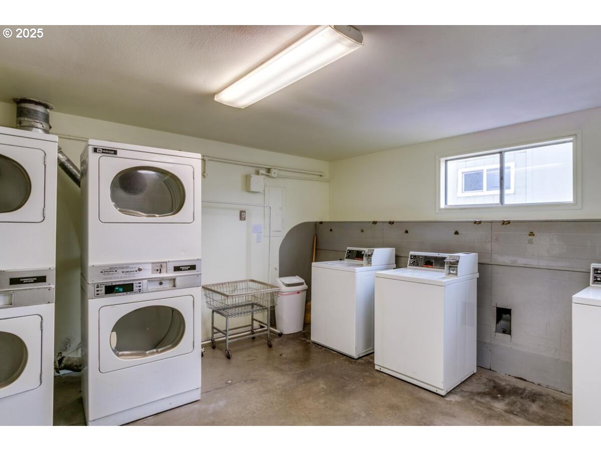 2150 Laura Street, Unit 83 Springfield, OR 97477 - Photo 30 of 40 a utility room with dryer and washer