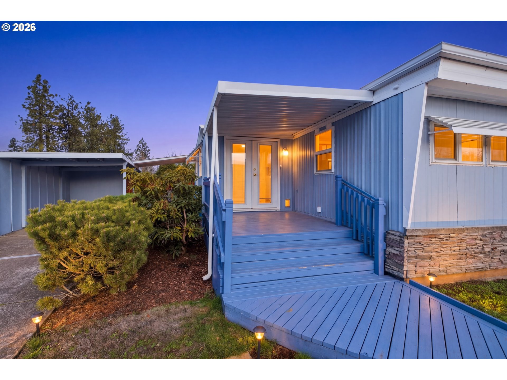 2150 Laura Street, Unit 83 Springfield, OR 97477 - Photo 39 of 40 a view of outdoor space and deck