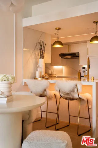 $7,695 | 13700 Marina Pointe Drive, Unit 704, Marina del Rey, CA 90292