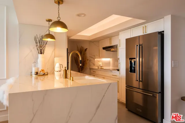 $7,695 | 13700 Marina Pointe Drive, Unit 704, Marina del Rey, CA 90292