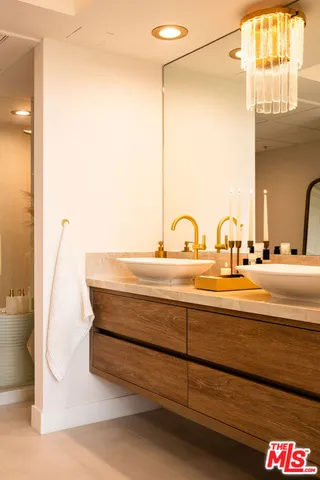 $7,695 | 13700 Marina Pointe Drive, Unit 704, Marina del Rey, CA 90292