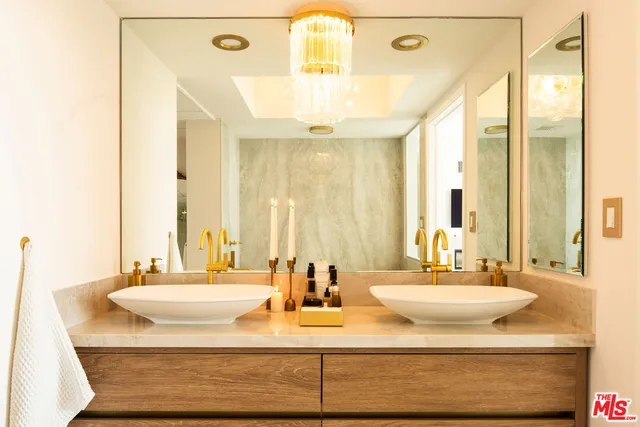 $7,695 | 13700 Marina Pointe Drive, Unit 704, Marina del Rey, CA 90292