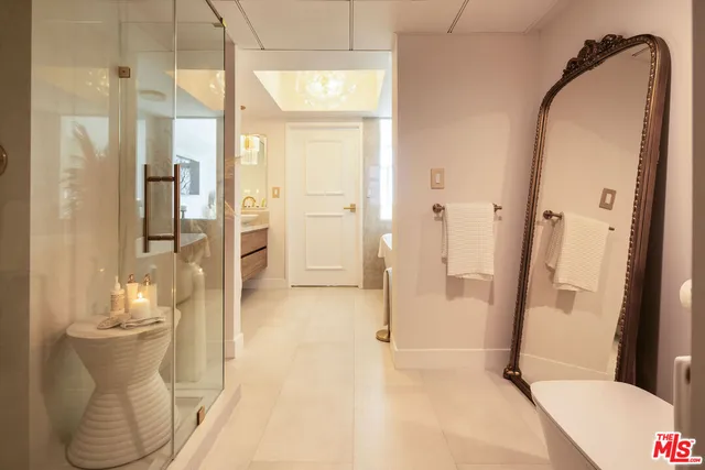 $7,695 | 13700 Marina Pointe Drive, Unit 704, Marina del Rey, CA 90292