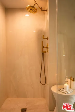 $7,695 | 13700 Marina Pointe Drive, Unit 704, Marina del Rey, CA 90292