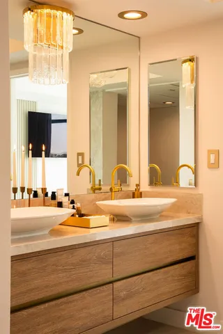 $7,695 | 13700 Marina Pointe Drive, Unit 704, Marina del Rey, CA 90292