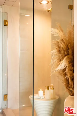 $7,695 | 13700 Marina Pointe Drive, Unit 704, Marina del Rey, CA 90292