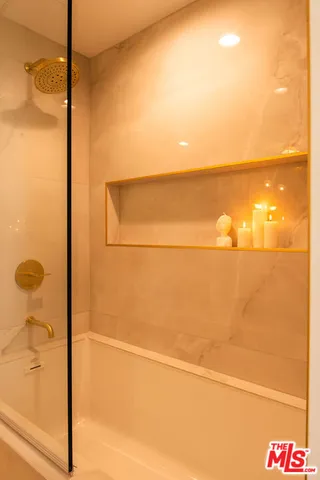 $7,695 | 13700 Marina Pointe Drive, Unit 704, Marina del Rey, CA 90292