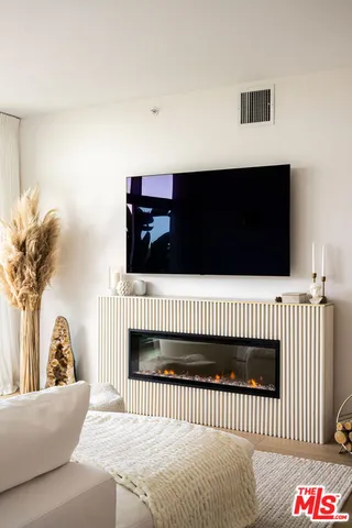 $7,695 | 13700 Marina Pointe Drive, Unit 704, Marina del Rey, CA 90292