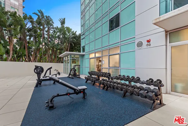$7,995 | 13700 Marina Pointe Drive, Unit 704, Marina del Rey, CA 90292