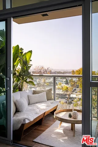 $7,695 | 13700 Marina Pointe Drive, Unit 704, Marina del Rey, CA 90292