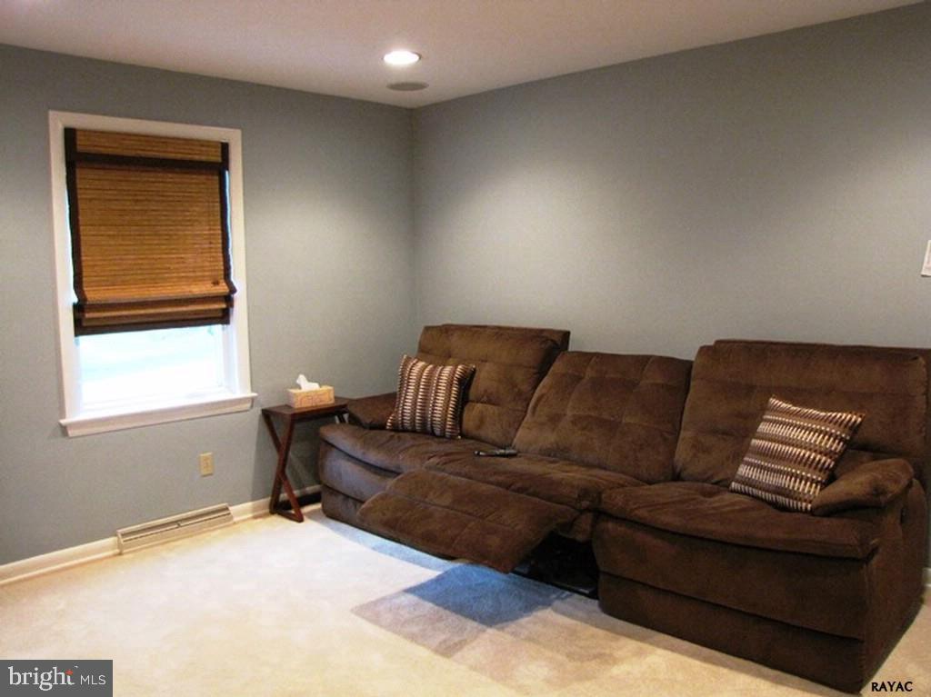 532 Greendale Road York, PA 17403 - Photo 13 of 27 Gallery Image 13