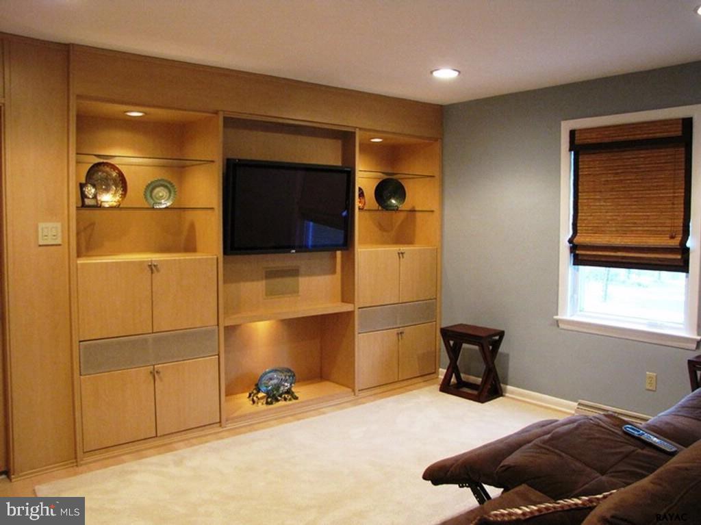 532 Greendale Road York, PA 17403 - Photo 14 of 27 Gallery Image 14