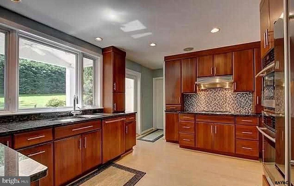 532 Greendale Road York, PA 17403 - Photo 8 of 27 Gallery Image 8