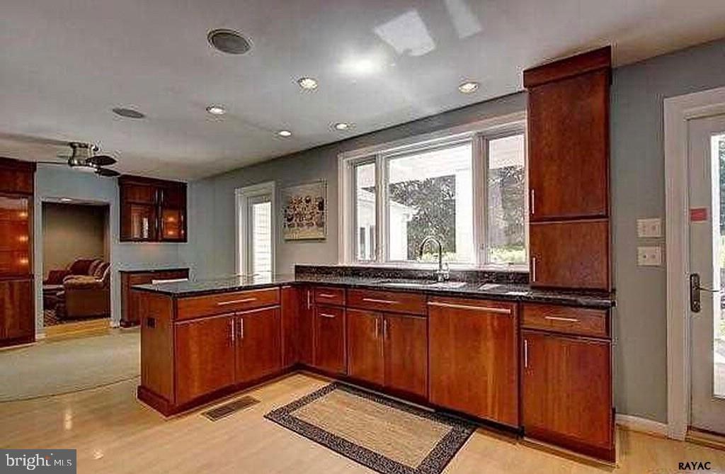 532 Greendale Road York, PA 17403 - Photo 10 of 27 Gallery Image 10