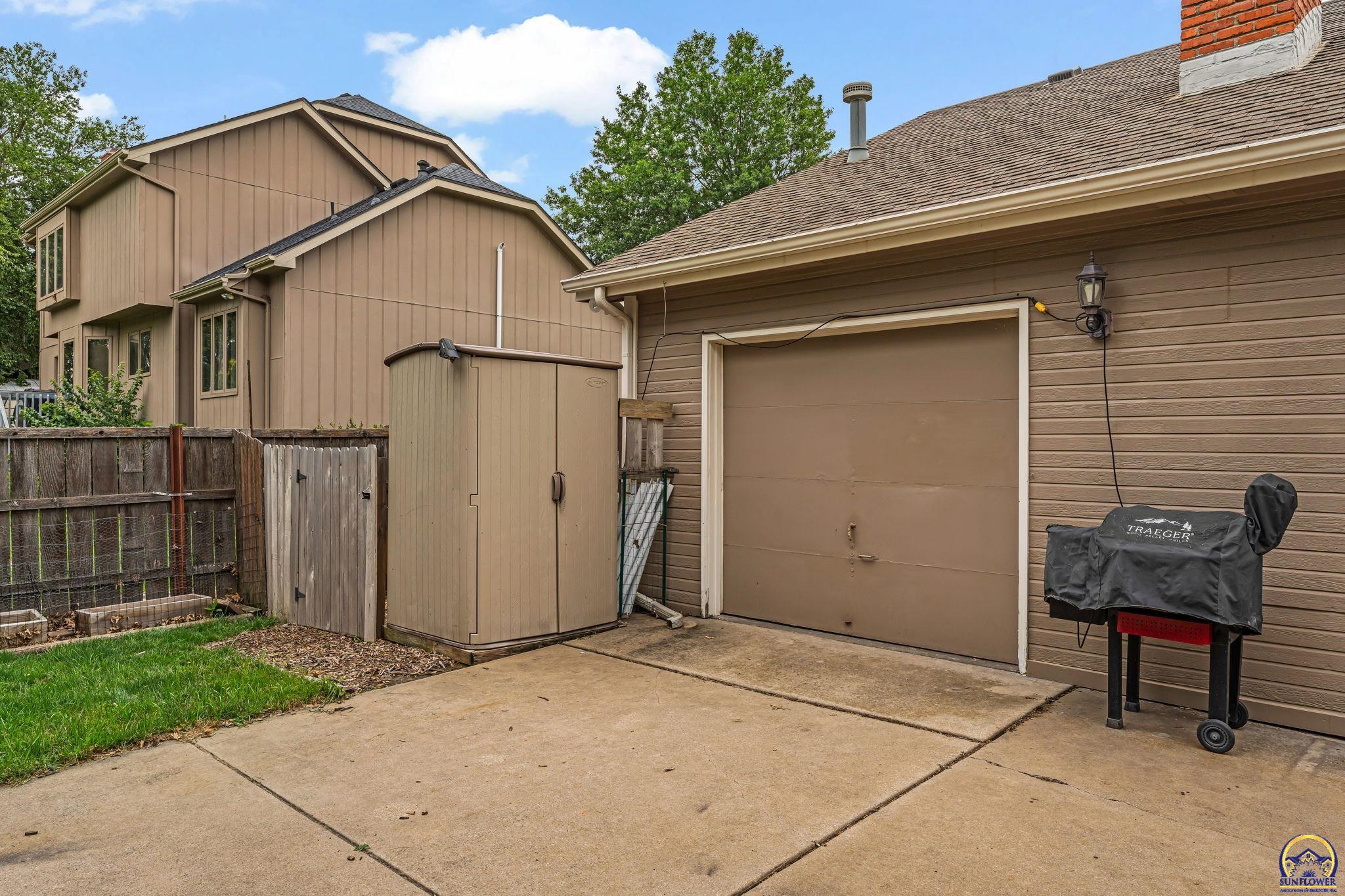 6236 Southwest 25th Street Topeka, KS 66614 - Photo 41 of 53