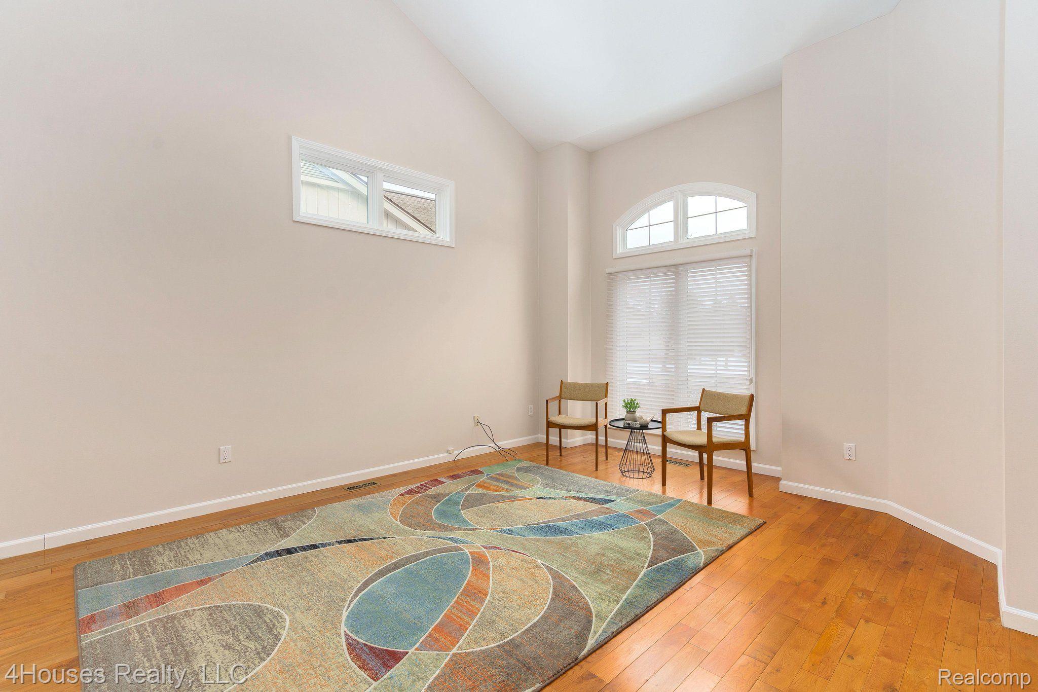30658 Maplewood Circle Farmington, MI 48331 - Photo 13 of 50 Living Room