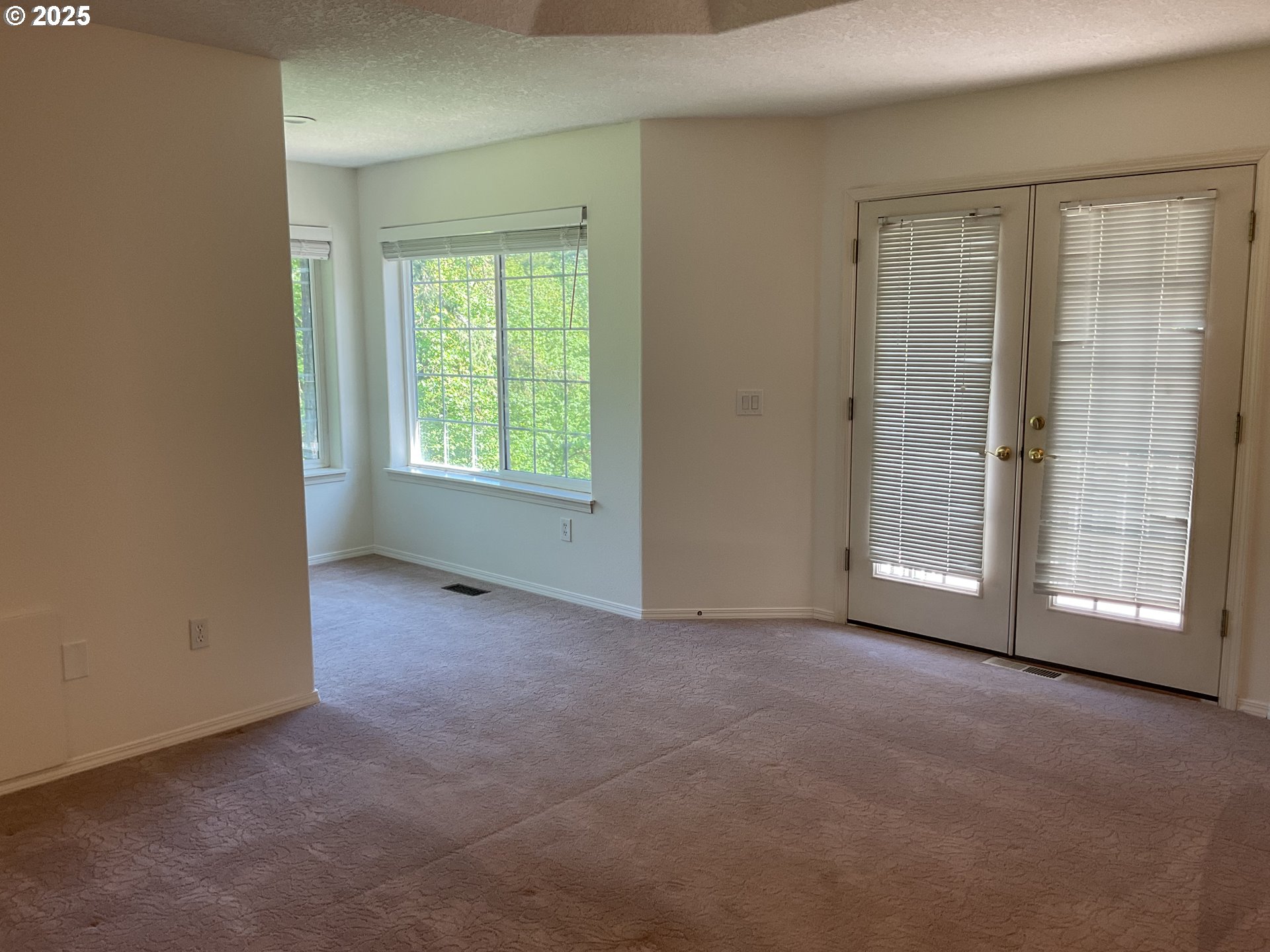 17413 Wake Robin Circle Oregon City, OR 97045 - Photo 13 of 27 a view of an empty room with a window