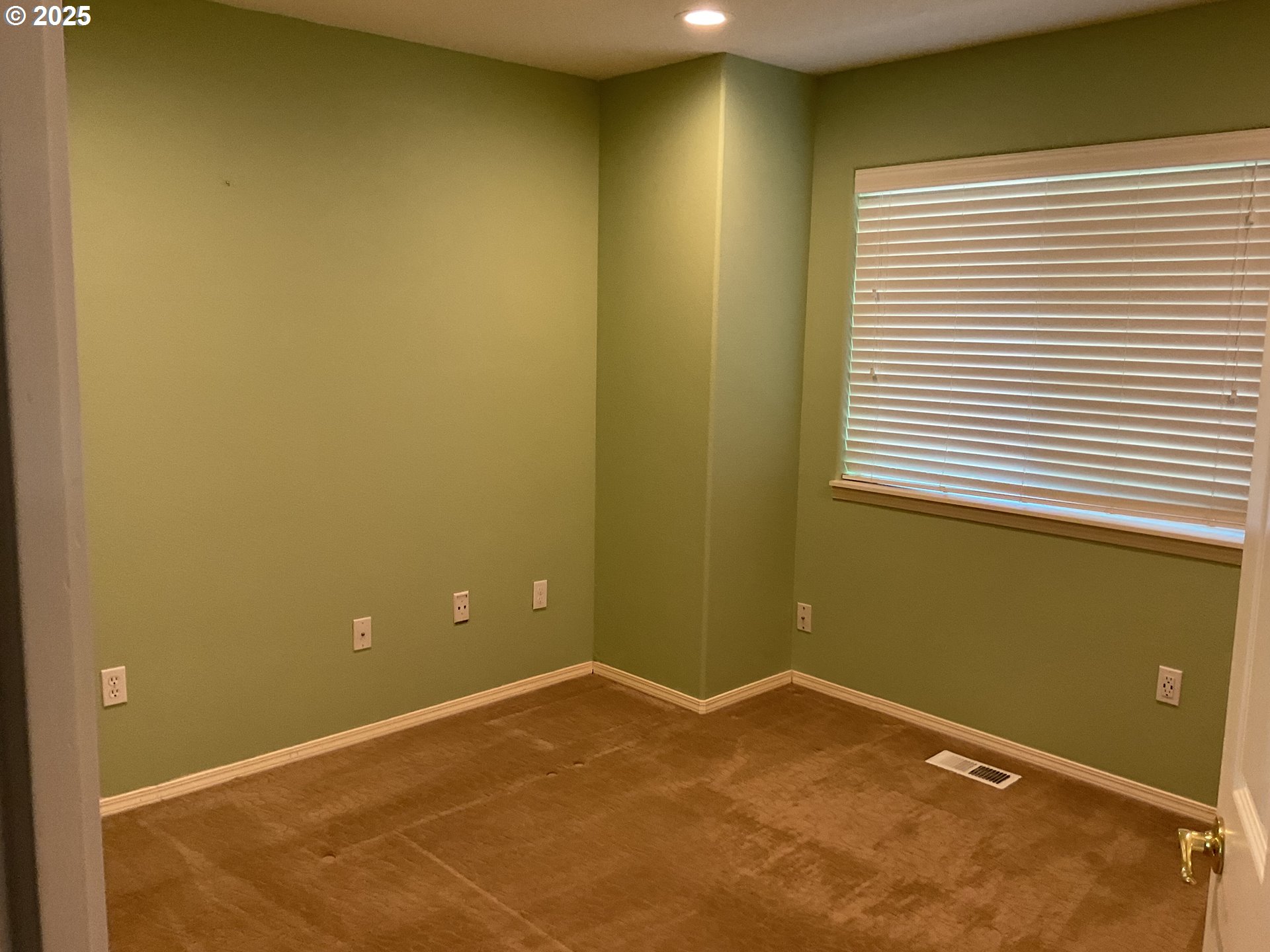 17413 Wake Robin Circle Oregon City, OR 97045 - Photo 17 of 27 a view of a room