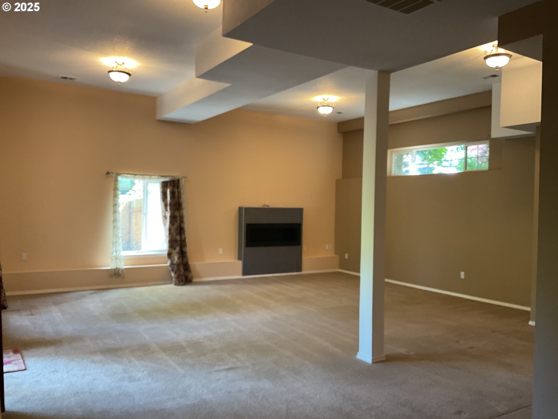 17413 Wake Robin Circle Oregon City, OR 97045 - Photo 19 of 27 a view of an empty room with a window