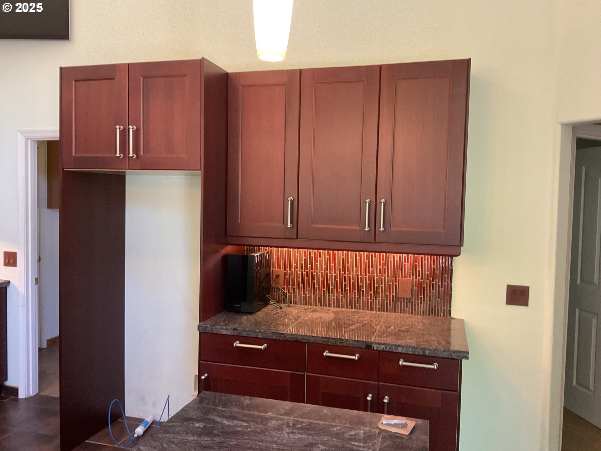 17413 Wake Robin Circle Oregon City, OR 97045 - Photo 10 of 27 a view of cupboard