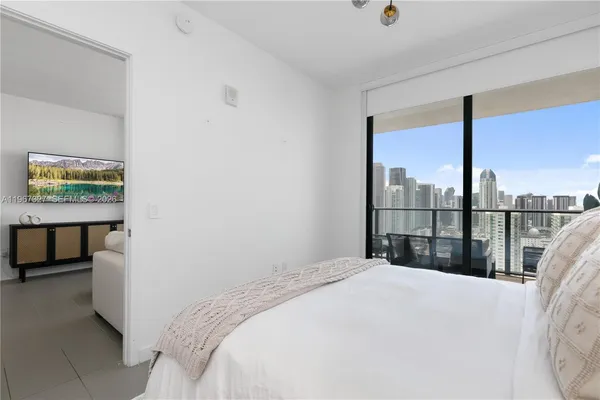 $3,990 | Media Art Entertainment District, Miami, FL 33132