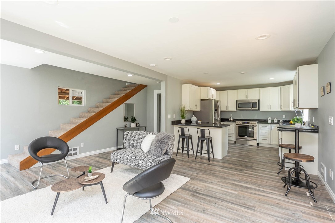 12412 Southwest Cove Road Vashon, WA 98070 - Photo 11 of 23 Gallery Image 11