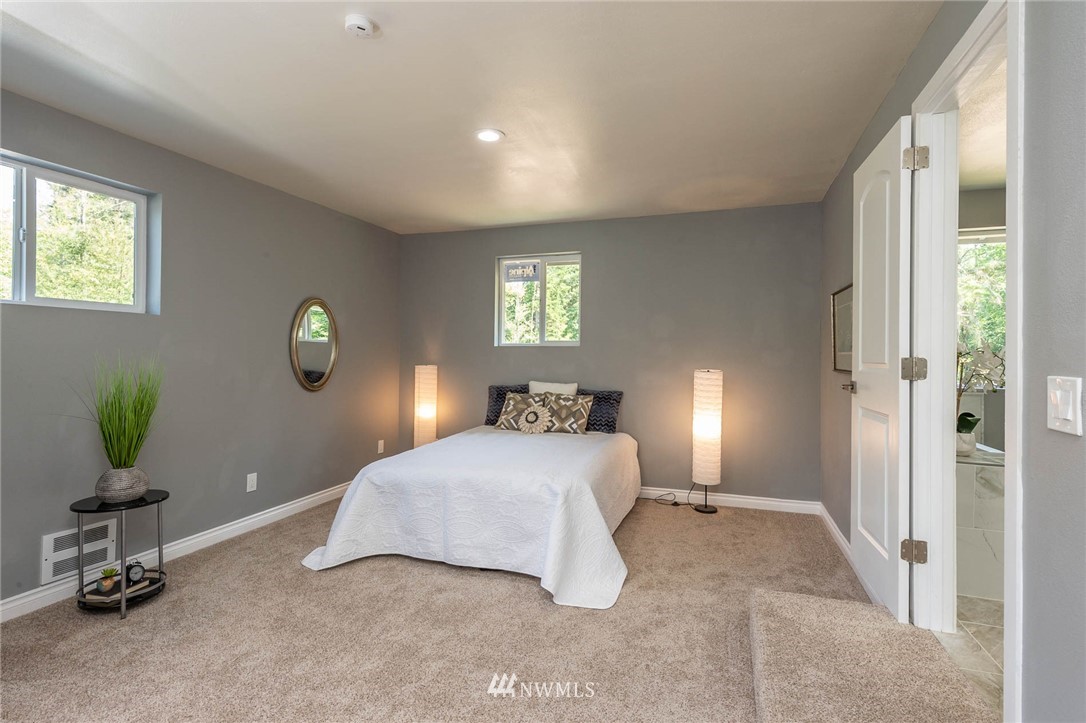 12412 Southwest Cove Road Vashon, WA 98070 - Photo 16 of 23 Gallery Image 16