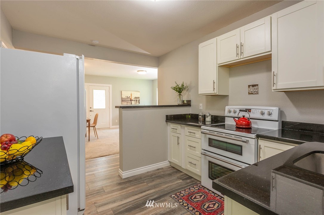 12412 Southwest Cove Road Vashon, WA 98070 - Photo 17 of 23 Gallery Image 17