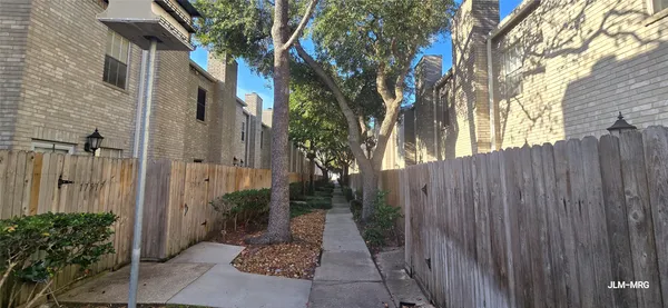 $1,600 | 17471 Red Oak Drive, Unit 17471, Houston, TX 77090