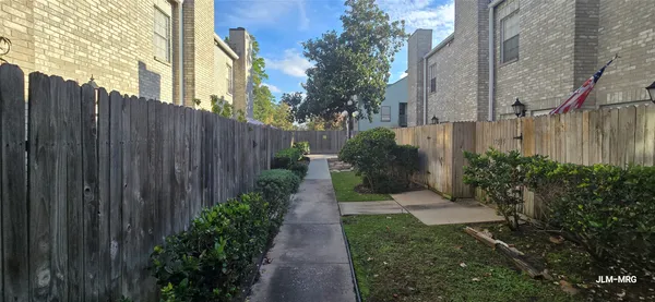 $1,600 | 17471 Red Oak Drive, Unit 17471, Houston, TX 77090