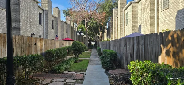 $1,600 | 17471 Red Oak Drive, Unit 17471, Houston, TX 77090