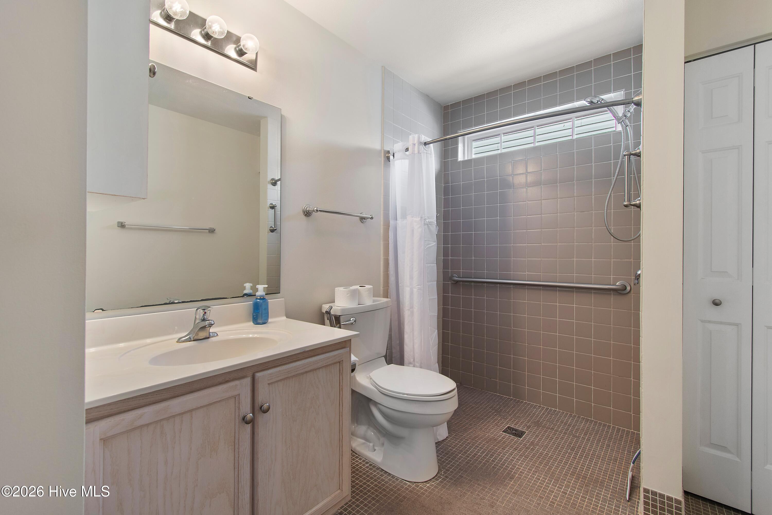 936 Wyndfall Drive Southwest Sunset Beach, NC 28468 - Photo 21 of 37 Guest bathroom