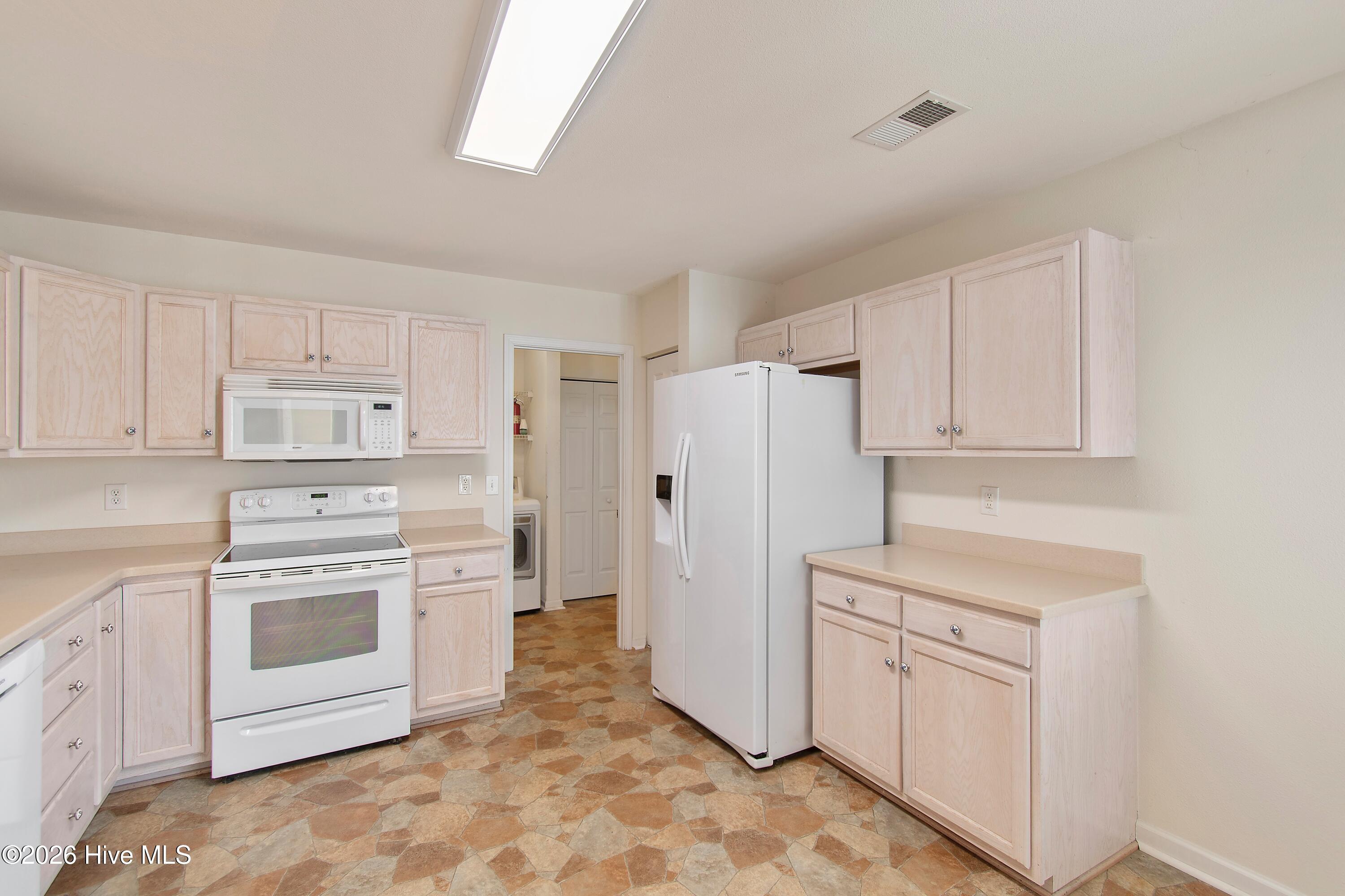 936 Wyndfall Drive Southwest Sunset Beach, NC 28468 - Photo 6 of 37 Kitchen