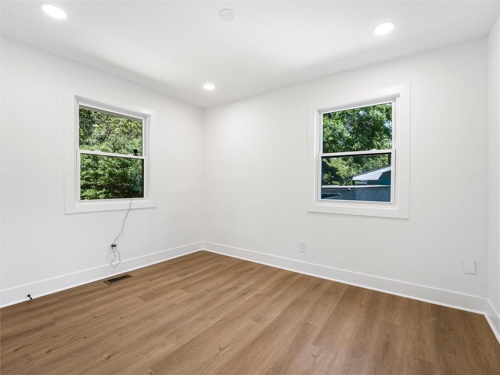 454 Oak Drive Southeast Atlanta, GA 30354 - Photo 22 of 29 an empty room with a window