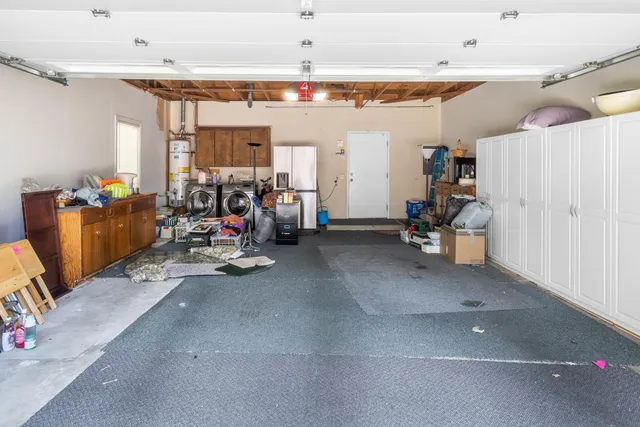 a view of entryway with a flower pot