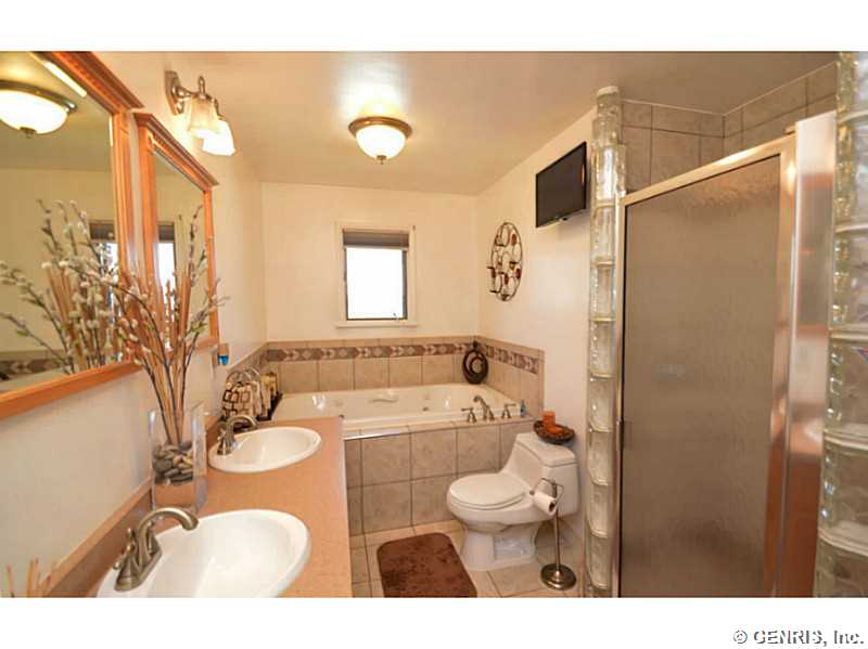 276 Lyceum Street Rochester, NY 14609 - Photo 18 of 25 Bathroom.
