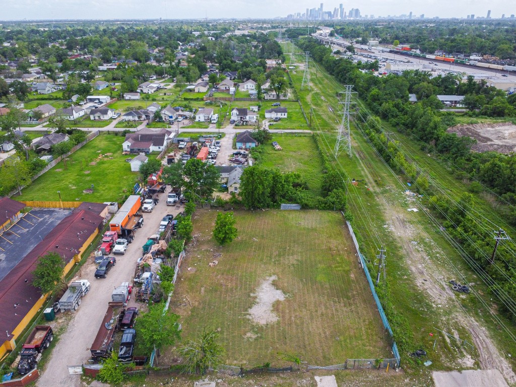 1710 Berry Road Houston, TX 77093 - Photo 7 of 11