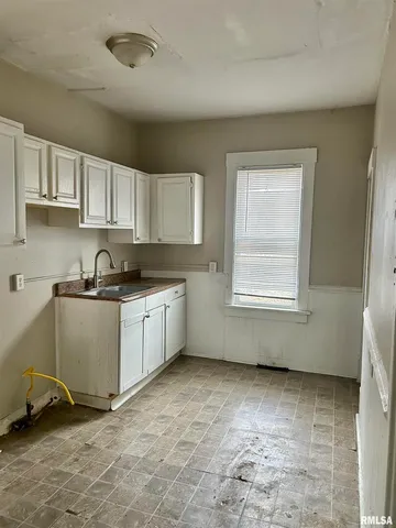 $99,900 | 1230-1232 19th Street, Rock Island, IL 61201