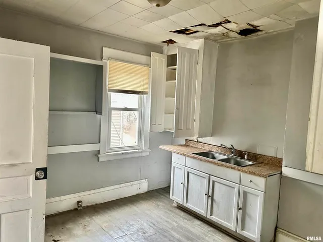 $99,900 | 1230-1232 19th Street, Rock Island, IL 61201