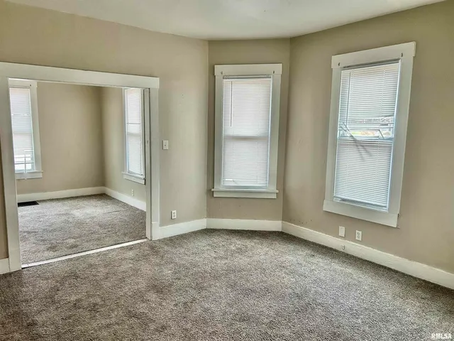 $99,900 | 1230-1232 19th Street, Rock Island, IL 61201