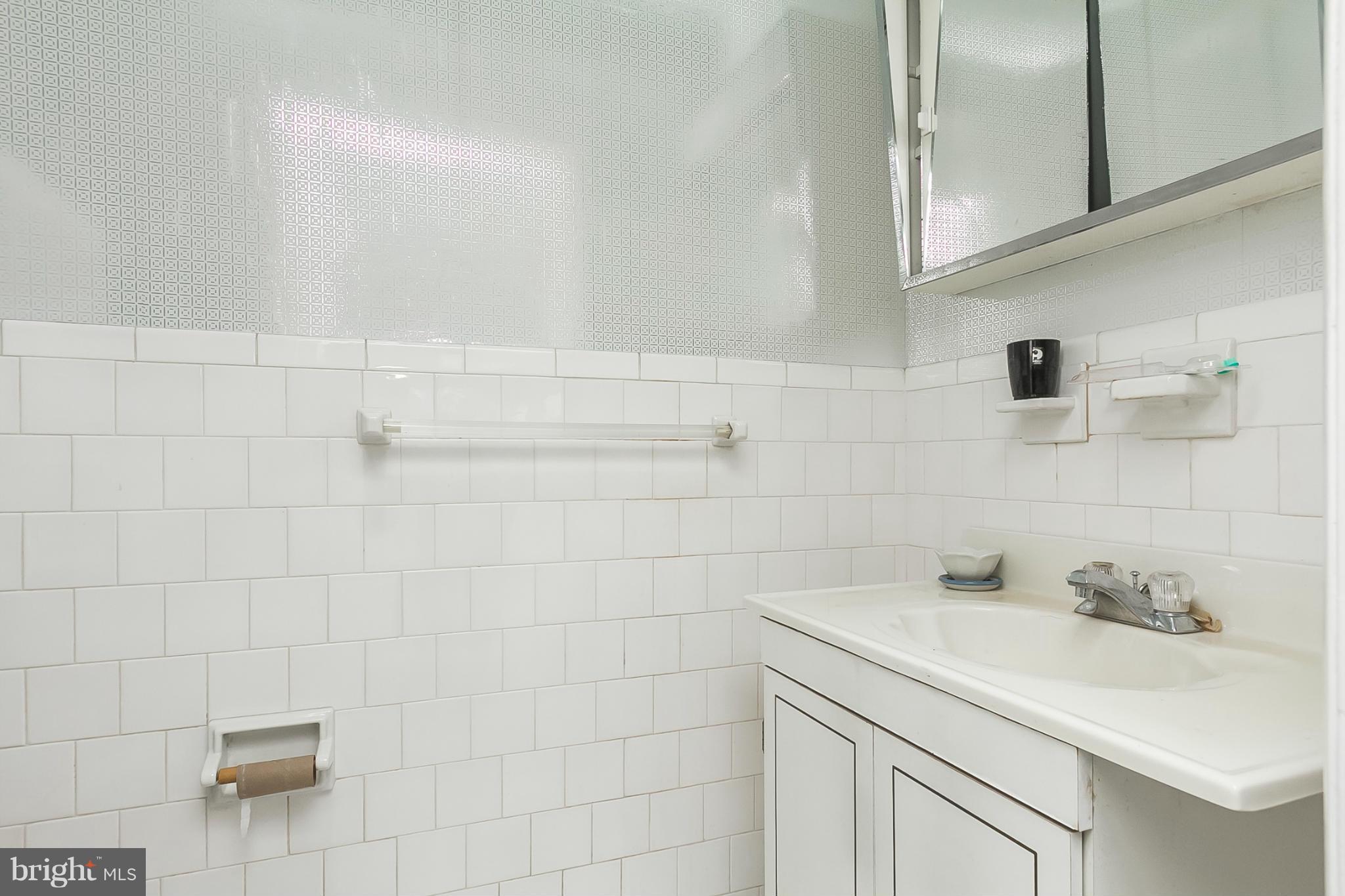 2216 Arden Road Baltimore, MD 21209 - Photo 20 of 28 Bath (Master)