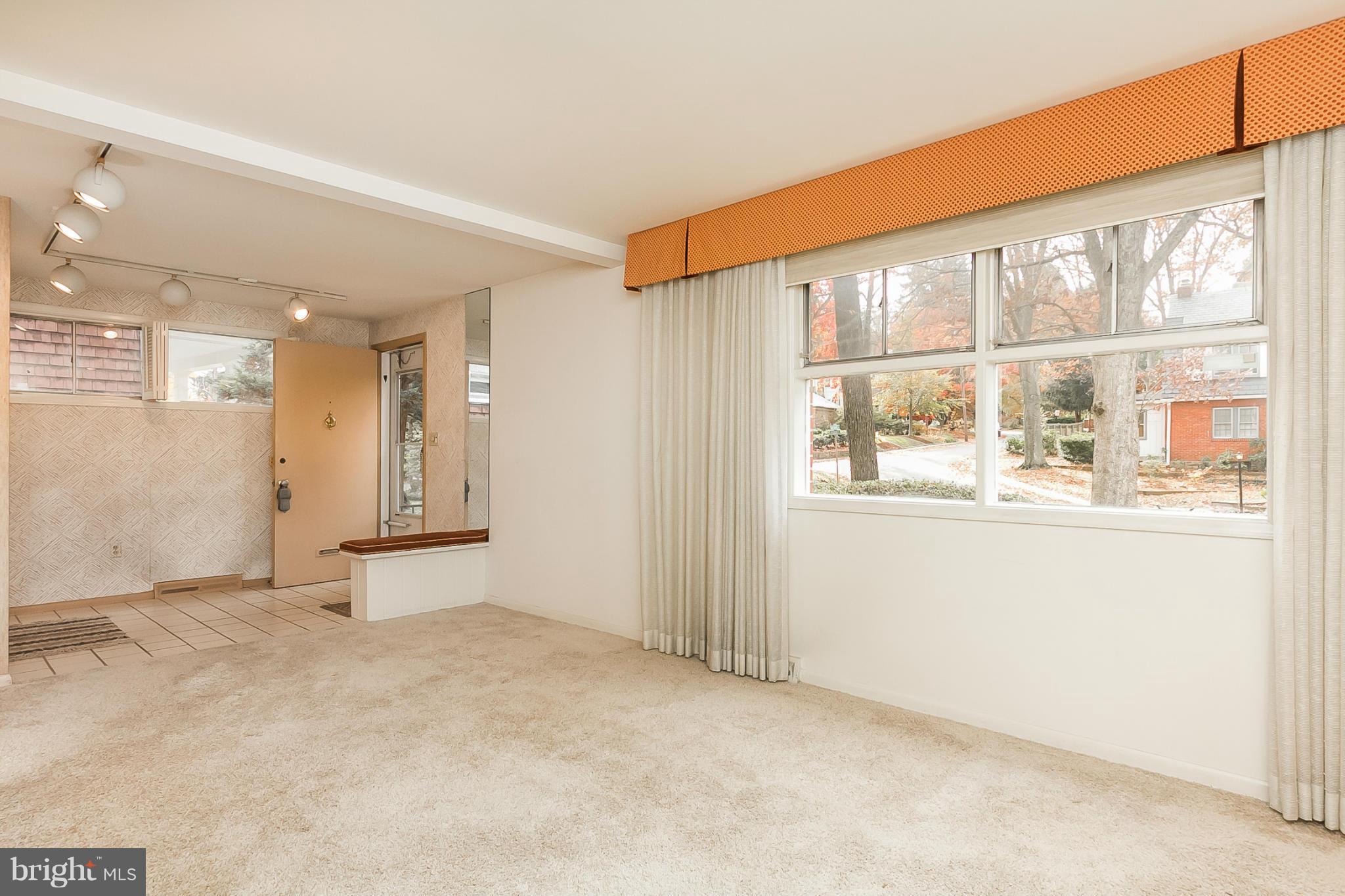 2216 Arden Road Baltimore, MD 21209 - Photo 5 of 28 Living Room