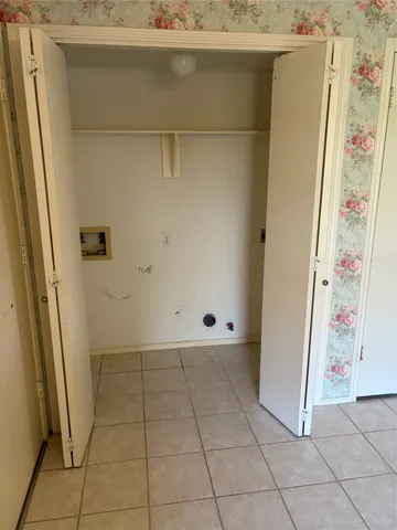 a view of utility room